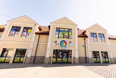 Budynek żłobka Toy House przy ul. Głównej 38 w Justynowie